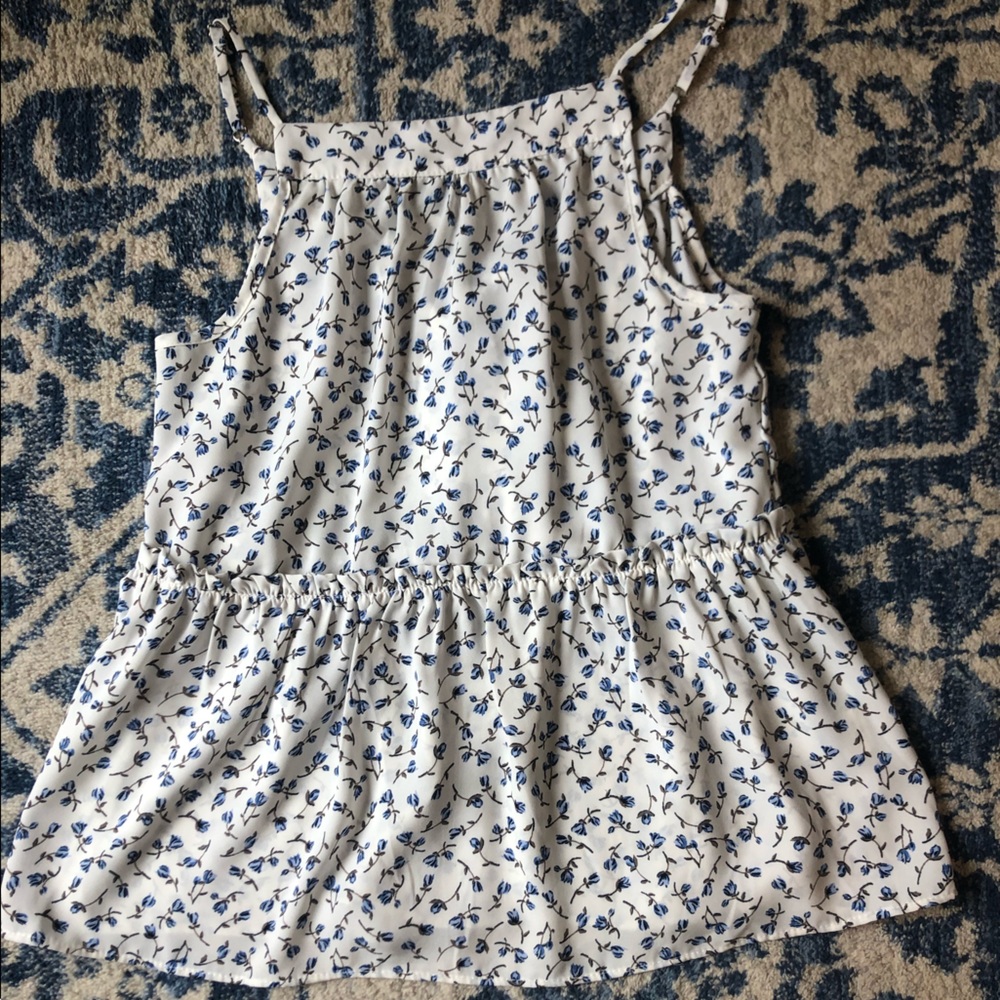 Flowy floral top with bow in the back